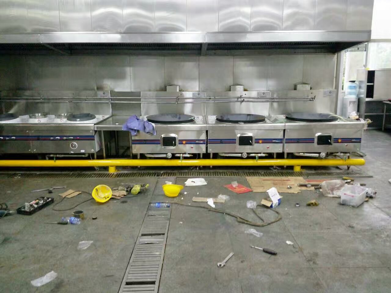 ����ȼ����˾�ܵ������豸��װ